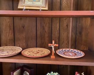 Assorted decorative items.