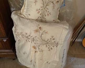 Queen Comforter set