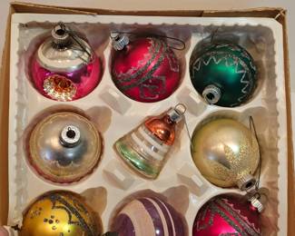 https://www.auctionninja.com/stress-free-estate-services-llc/sales/details/astounding-estate-auction-vintage-xmas-collectibles-jewelry-antiques-toys-mid-century-1-starting-bids-no-reserve-with-shipping-27.html