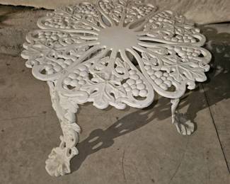 \https://www.auctionninja.com/stress-free-estate-services-llc/sales/details/astounding-estate-auction-vintage-xmas-collectibles-jewelry-antiques-toys-mid-century-1-starting-bids-no-reserve-with-shipping-27.html