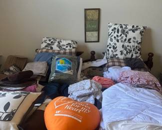 Lots of linens!