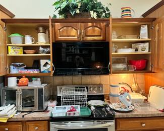 More kitchen items including Oster toaster oven in excellent condition