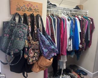 Lots & lots of women's plus sized clothing 1X - 3X