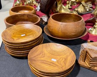 Wood & Myrtlewood Pieces Bowls +