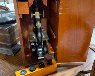 Microscope in Box Vintage