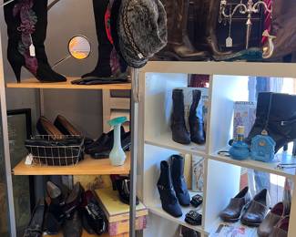 Women’s vintage clothing and shoes. Many real leather.