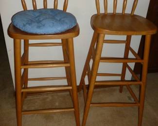 2 bar stools
