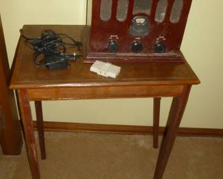 radio, table