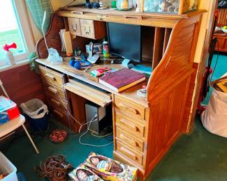 Roll top computer desk