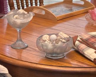 Fentonware glass

Pulaski keepsake clawfoot table with 4 chairs-$250
