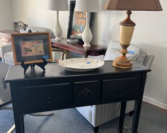 Console table, lamp, misc