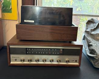 Magnavox Stereo and turn table