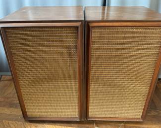 Magnavox speakers