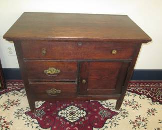 Small mahogany cabinet 