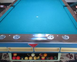 Retro pool table 