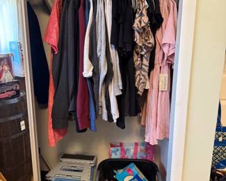Minnetonka, Clark's, American Eagle, Steve Madden, Rockport, Adidas, Skechers, Ugg, Van's, Dr. Martens, Pleaser, Jane Volatile, Guess, Sandra Robert's Squared, Steve Madden, Kipling, LeSportsac, Nine West, Betsey Johnson, Disney, London Fog, Simply Vera Wang, Vera Bradley, American Eagle, Abercrombie & Fitch, North Face, Express, Victoria's Secret, Nine West, Silver, Hotkiss, Mudd, Hollister, Necessary Objects, Hot Topic, Fetish Lip Service, To the Max, Abercrombie