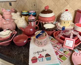 Happy Valentine's Day Cupcake Kitchenware, Pig Cookie Jars, Ice Cream Cone Holder