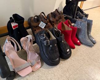 Minnetonka, Clark's, American Eagle, Steve Madden, Rockport, Adidas, Skechers, Ugg, Van's, Dr. Martens, Pleaser, Jane Volatile, Guess, Sandra Robert's Squared, Steve Madden, Kipling, LeSportsac, Nine West, Betsey Johnson, Disney, London Fog, Simply Vera Wang, Vera Bradley, American Eagle, Abercrombie & Fitch, North Face, Express, Victoria's Secret, Nine West, Silver, Hotkiss, Mudd, Hollister, Necessary Objects, Hot Topic, Fetish Lip Service, To the Max, Abercrombie