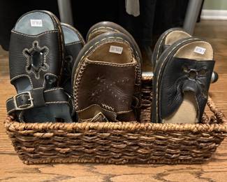 Minnetonka, Clark's, American Eagle, Steve Madden, Rockport, Adidas, Skechers, Ugg, Van's, Dr. Martens, Pleaser, Jane Volatile, Guess, Sandra Robert's Squared, Steve Madden, Kipling, LeSportsac, Nine West, Betsey Johnson, Disney, London Fog, Simply Vera Wang, Vera Bradley, American Eagle, Abercrombie & Fitch, North Face, Express, Victoria's Secret, Nine West, Silver, Hotkiss, Mudd, Hollister, Necessary Objects, Hot Topic, Fetish Lip Service, To the Max, Abercrombie