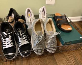 Minnetonka, Clark's, American Eagle, Steve Madden, Rockport, Adidas, Skechers, Ugg, Van's, Dr. Martens, Pleaser, Jane Volatile, Guess, Sandra Robert's Squared, Steve Madden, Kipling, LeSportsac, Nine West, Betsey Johnson, Disney, London Fog, Simply Vera Wang, Vera Bradley, American Eagle, Abercrombie & Fitch, North Face, Express, Victoria's Secret, Nine West, Silver, Hotkiss, Mudd, Hollister, Necessary Objects, Hot Topic, Fetish Lip Service, To the Max, Abercrombie