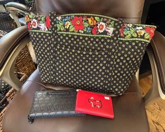 Minnetonka, Clark's, American Eagle, Steve Madden, Rockport, Adidas, Skechers, Ugg, Van's, Dr. Martens, Pleaser, Jane Volatile, Guess, Sandra Robert's Squared, Steve Madden, Kipling, LeSportsac, Nine West, Betsey Johnson, Disney, London Fog, Simply Vera Wang, Vera Bradley, American Eagle, Abercrombie & Fitch, North Face, Express, Victoria's Secret, Nine West, Silver, Hotkiss, Mudd, Hollister, Necessary Objects, Hot Topic, Fetish Lip Service, To the Max, Abercrombie
