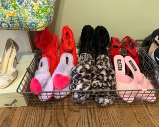 Minnetonka, Clark's, American Eagle, Steve Madden, Rockport, Adidas, Skechers, Ugg, Van's, Dr. Martens, Pleaser, Jane Volatile, Guess, Sandra Robert's Squared, Steve Madden, Kipling, LeSportsac, Nine West, Betsey Johnson, Disney, London Fog, Simply Vera Wang, Vera Bradley, American Eagle, Abercrombie & Fitch, North Face, Express, Victoria's Secret, Nine West, Silver, Hotkiss, Mudd, Hollister, Necessary Objects, Hot Topic, Fetish Lip Service, To the Max, Abercrombie