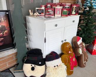 Holiday Décor, Unmarked hallmark ornaments