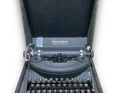 Vintage Remington Noiseless Series Typewriter Model Seven w/ Case
