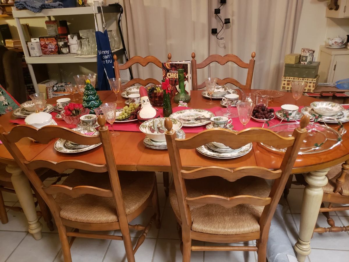 Drexel Dining Table with 6 Chairs