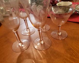 Pink Glassware
Goblets Set of 9