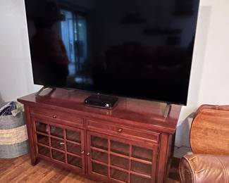 TV cabinet and television 