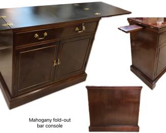 Hickory Chair mahogany fold -out bar console.