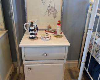 Lots of beach theme items here 