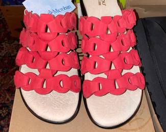 BRAND NEW Jambu Shoes