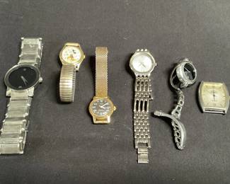Lot # : 105 - Group of women’s wrist watches untested
