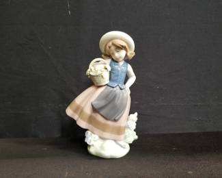 Lot # : 179 - Porcelain Lladro figurine
