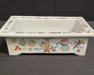 Lot # : 68 - Vintage Chinese porcelain bonsai planter
