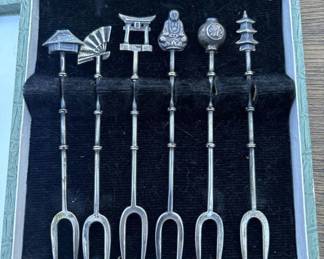 Lot # : 270z - 6 vintage sterling silver cocktail picks
