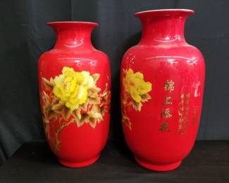 Lot # : 187 - Pair of ceramic vases

