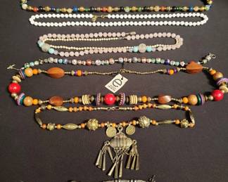 Lot # : 81 - Group of costume jewelry
