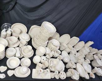 Lot # : 302 - 181pc Pfaltzgraff (USA) Tea Rose set
