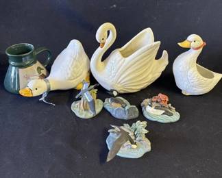 Lot # : 208z - Group of vintage ceramic duck & swan figures
