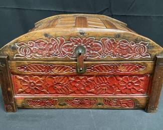 Lot # : 63 - Antique Asian box with hinged top

