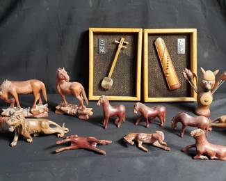 Lot # : 300 - Group of carved wood items/tchotchkes
