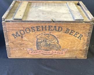 Lot # : 296z - Vintage Moosehead Beer wood crate

