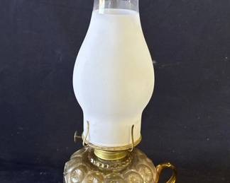Lot # : 152z - Vintage amber glass oil lamp
