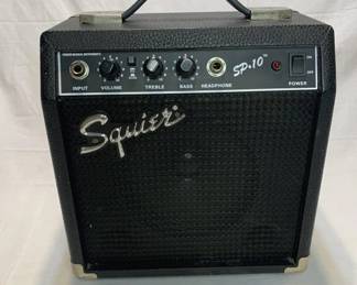 Lot # : 253f - Fender Squier SP-10 portable amplifier 22W
