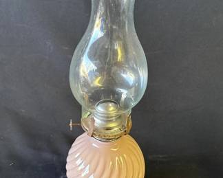 Lot # : 290z - Vintage pink swirl glass kerosene lamp
