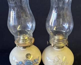 Lot # : 154z - Pair of vintage Lamplight Farms glass oil lamps
