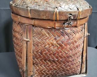 Lot # : 65 - Antique woven basket
